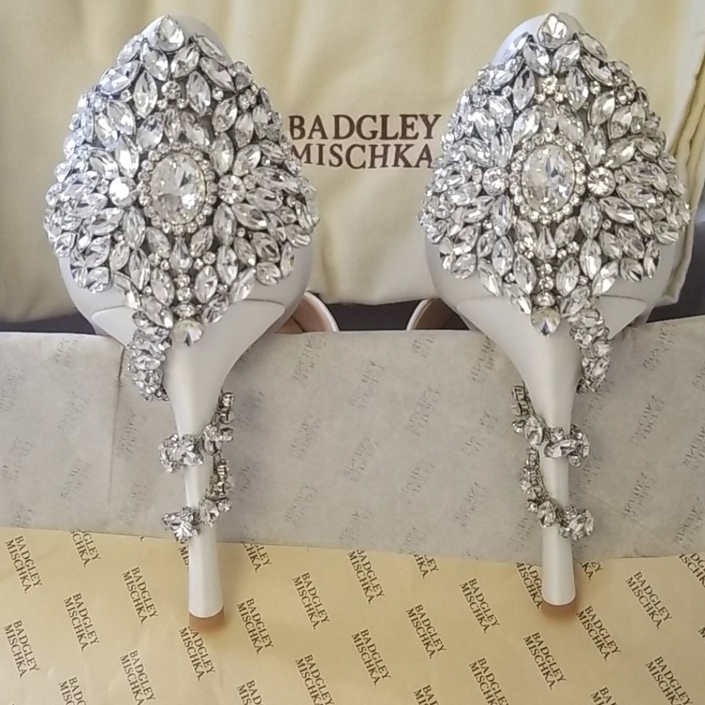 NWT Vogue Crystal Embellished d'Orsay pump